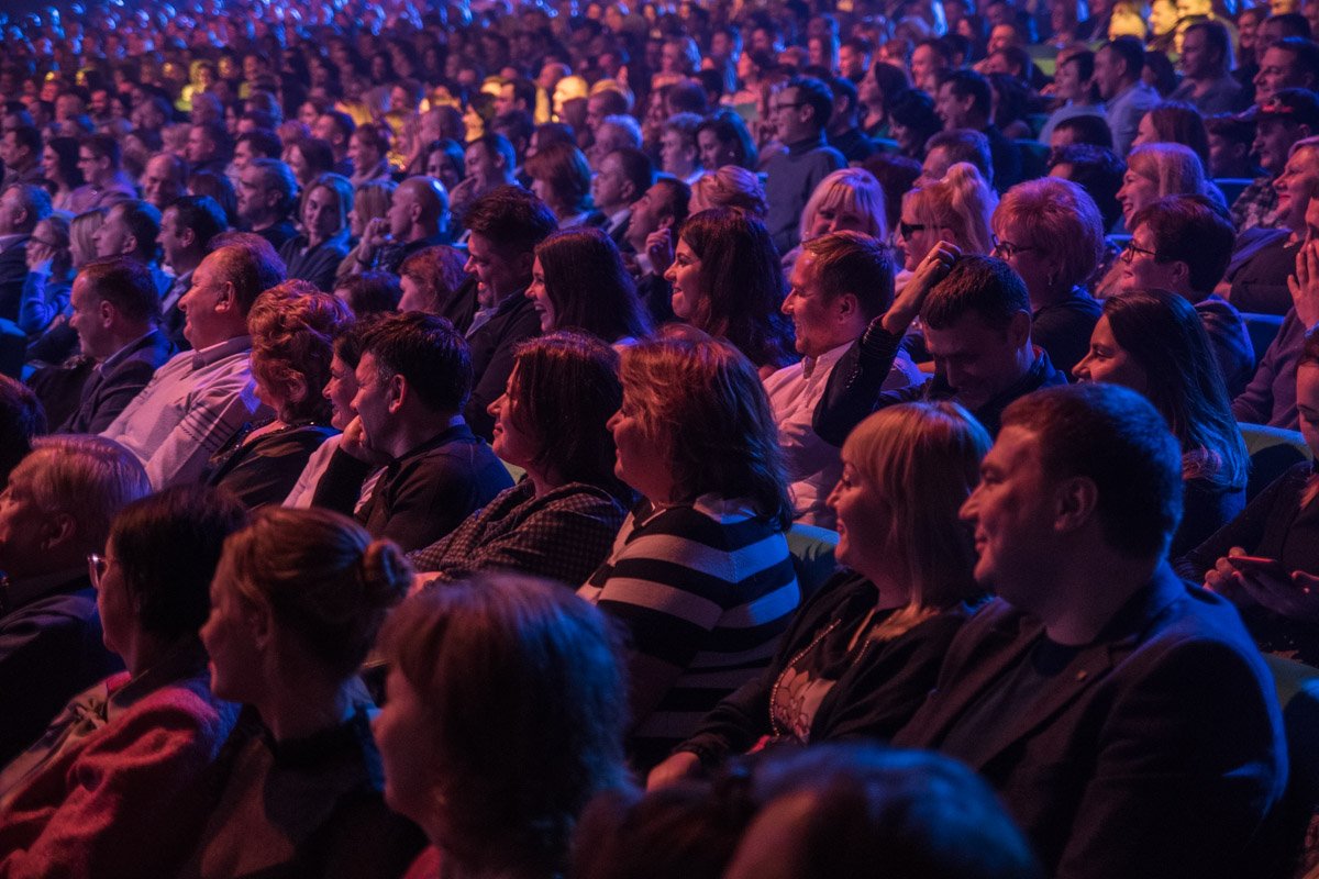 Найди неулыбающегося человечка