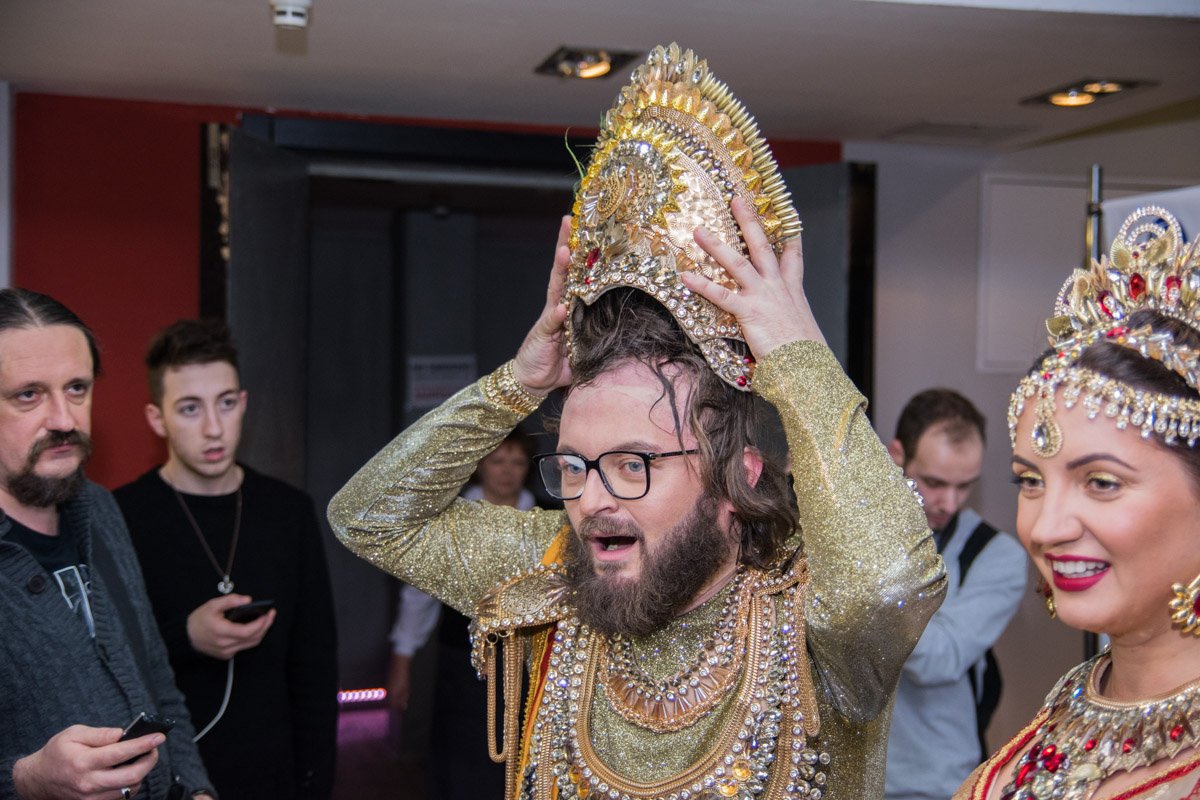 Тот момент, когда наконец можно избавиться от тяжелого головного убора