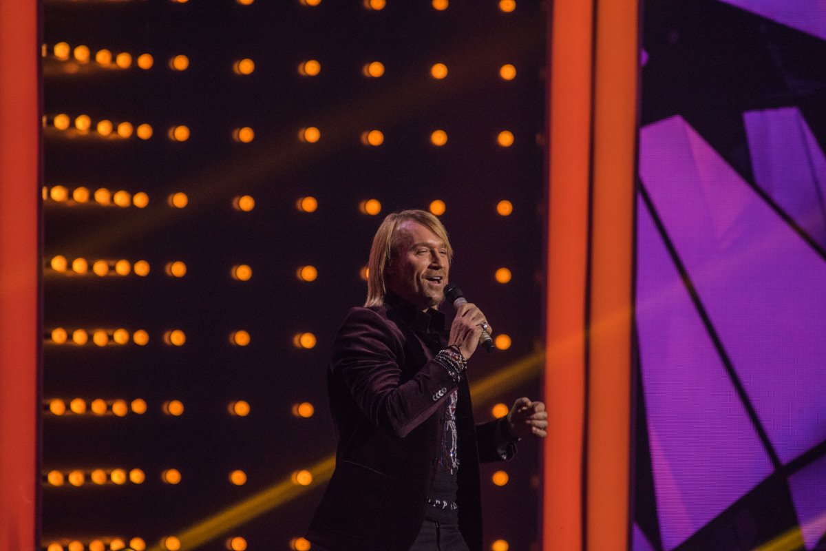 Нино, мне не все равно с кем ты пьешь вино...