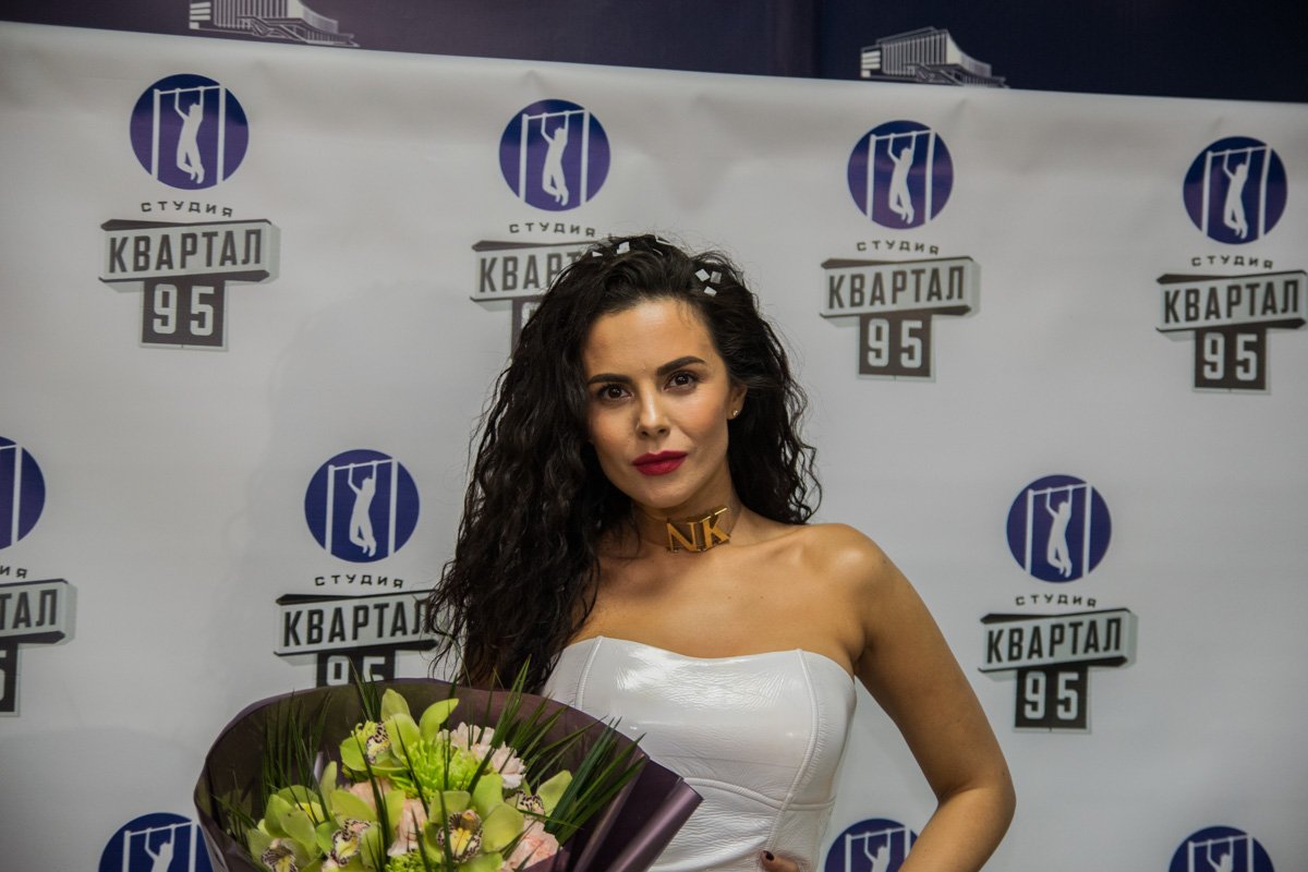 В этом же платье Настя снялась в клипе #этомояночь