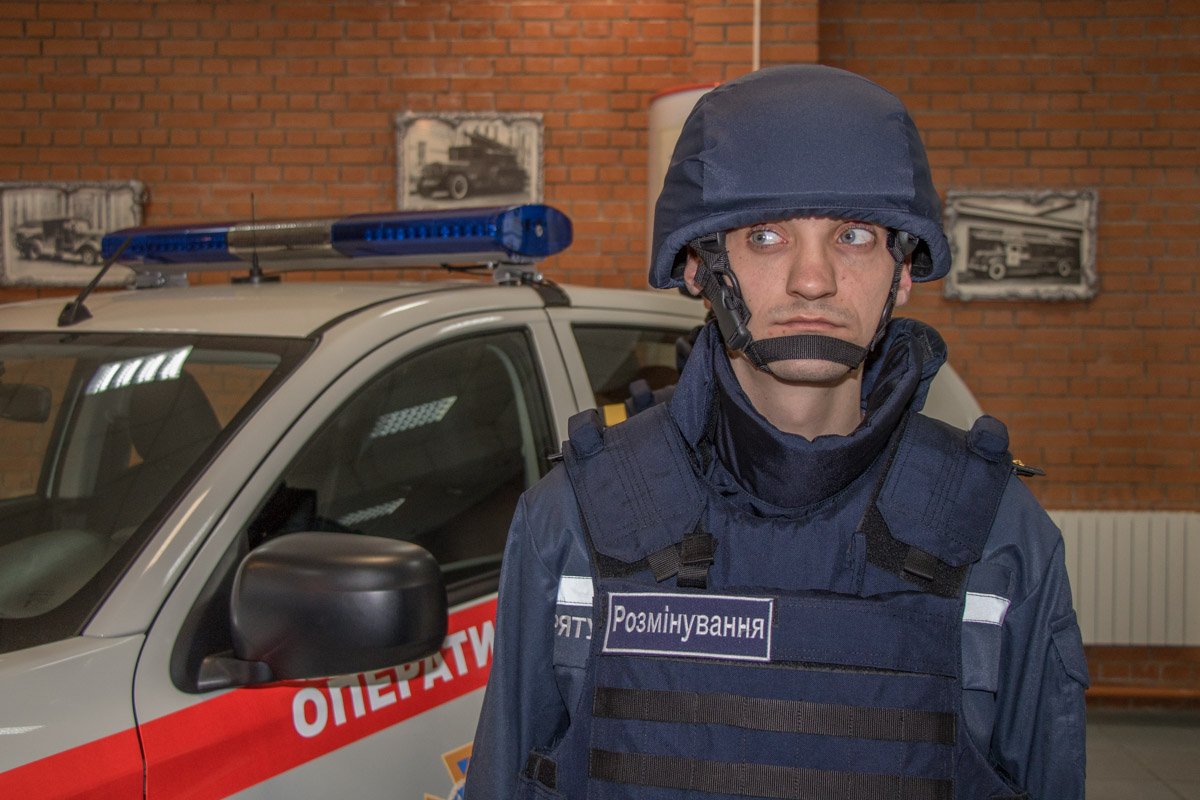 Передали 4 оперативные пиротехнические машины