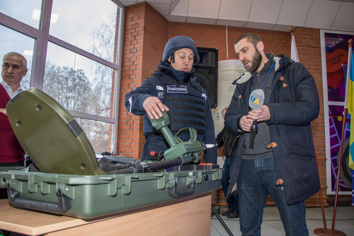 Спасатели демонстрируют новую технику