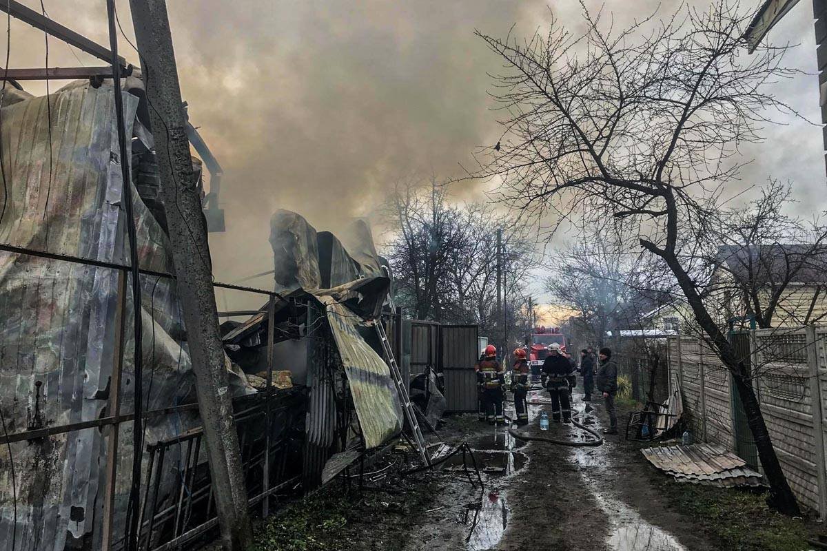 Соседи возмущались тем, что среди домов находится мебельный цех