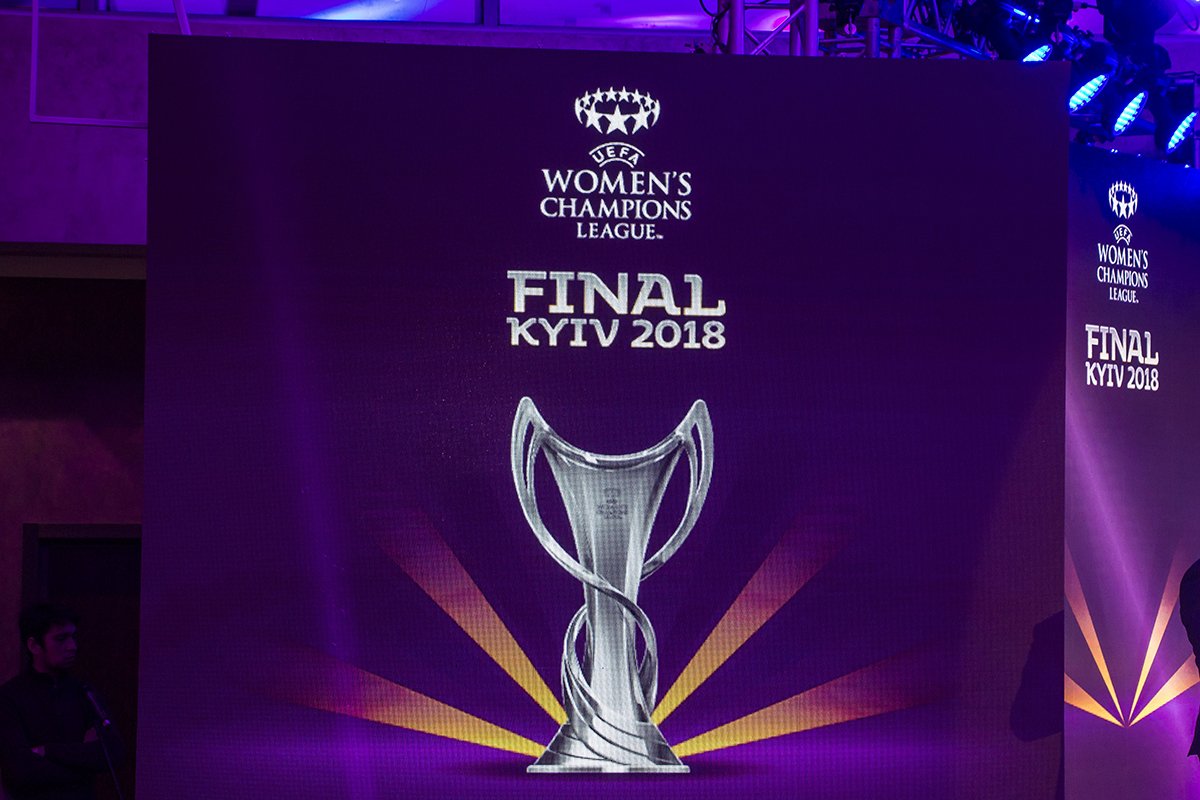 Женский логотип попроще, но элегантность же в простоте