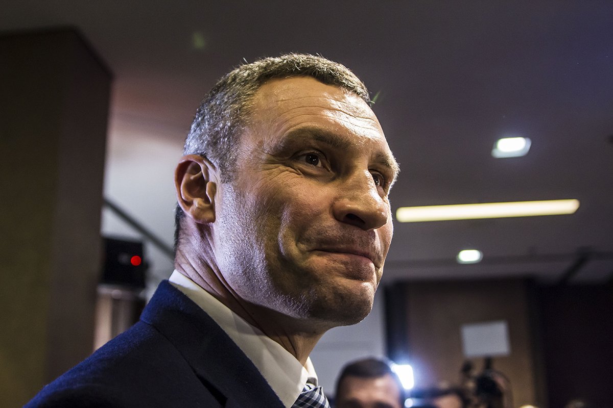 Кличко давал интервью и был под прицелом камер до начала презентации, и после