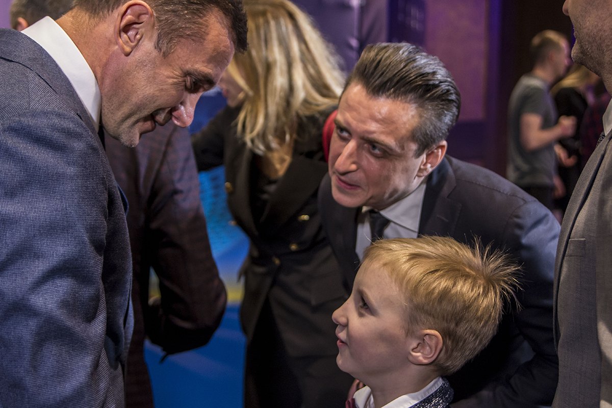 Также мероприятие посетил телеведущий Александр Денисов вместе со своим сыном