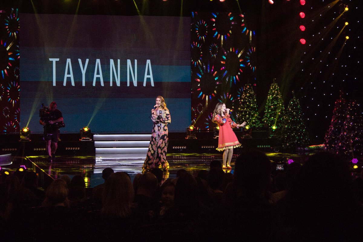 В этом ей помогала ее молодая коллега