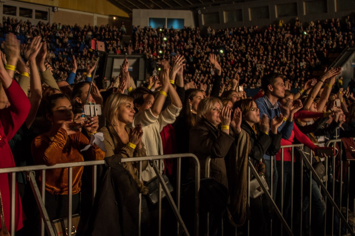 Зрители не жалели ладошек для аплодисментов Зрители не жалели ладошек для аплодисментов