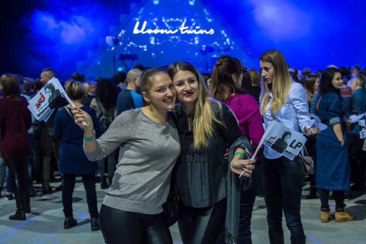 Фанаты остались довольны концертом Фанаты остались довольны концертом