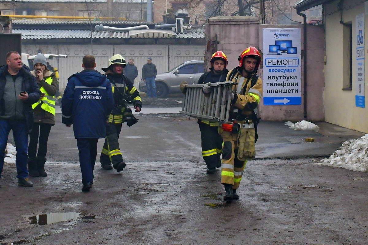 Сотрудники из ближайших офисов были эвакуированы Сотрудники из ближайших офисов были эвакуированы