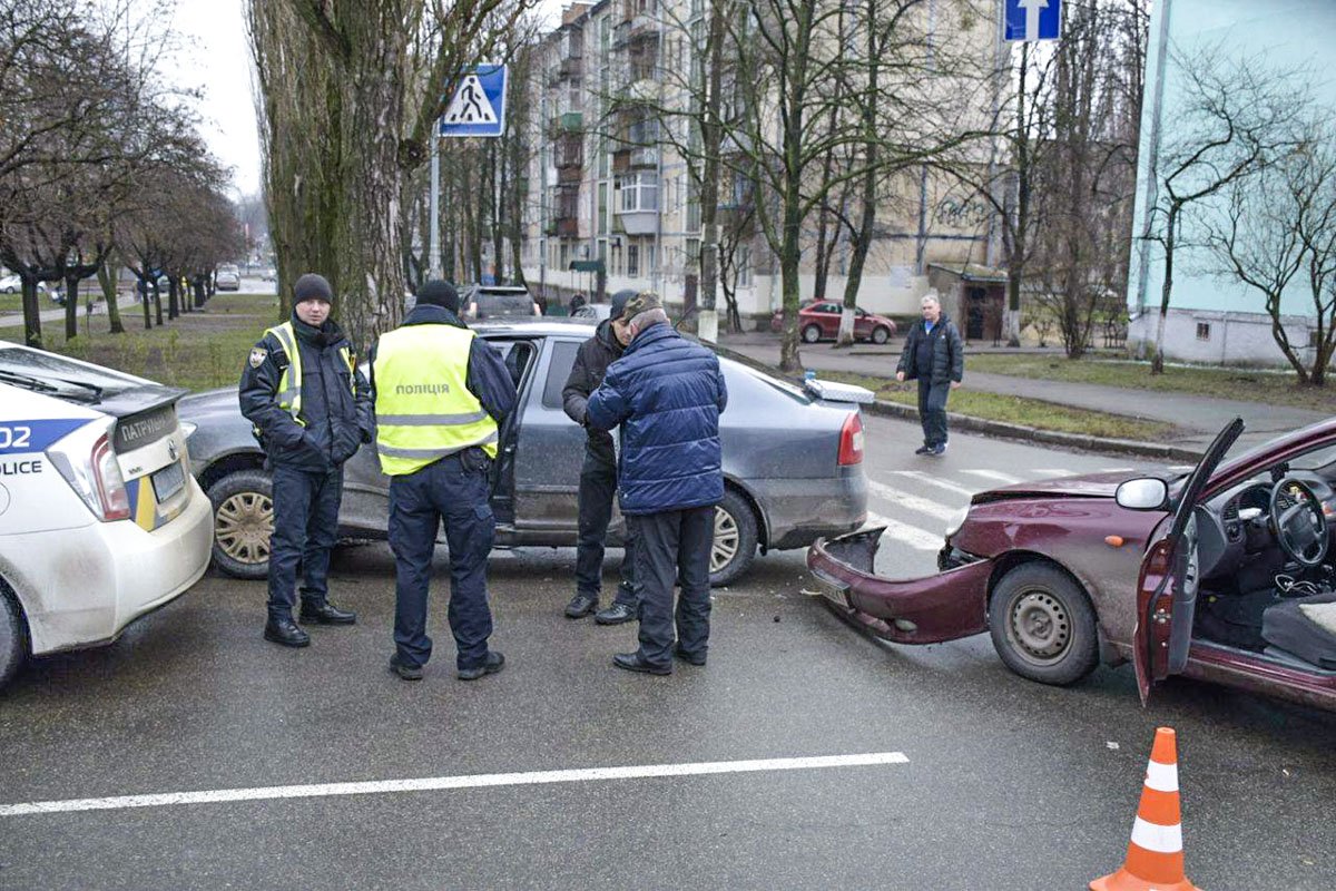 А у Skoda избиты двери и боковая часть