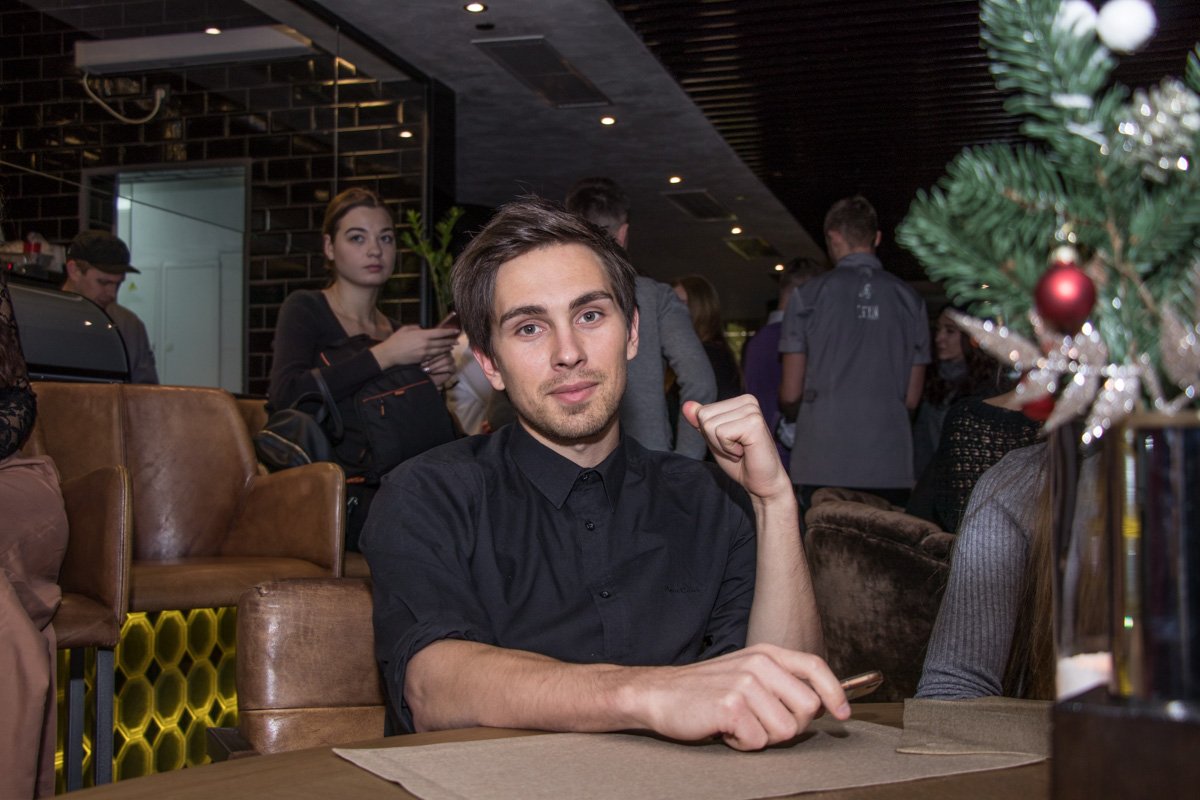 Оглашение номинантов на премию посетил фронтмен группы Lumiere Роман Веремейчик Оглашение номинантов на премию посетил фронтмен группы Lumiere Роман Веремейчик