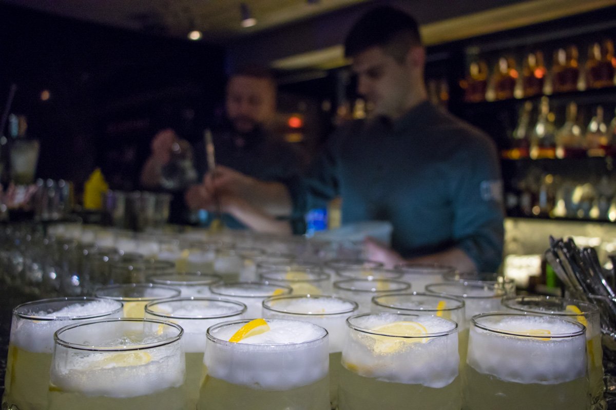 А угощали гостей бесплатной Маргаритой А угощали гостей бесплатной Маргаритой