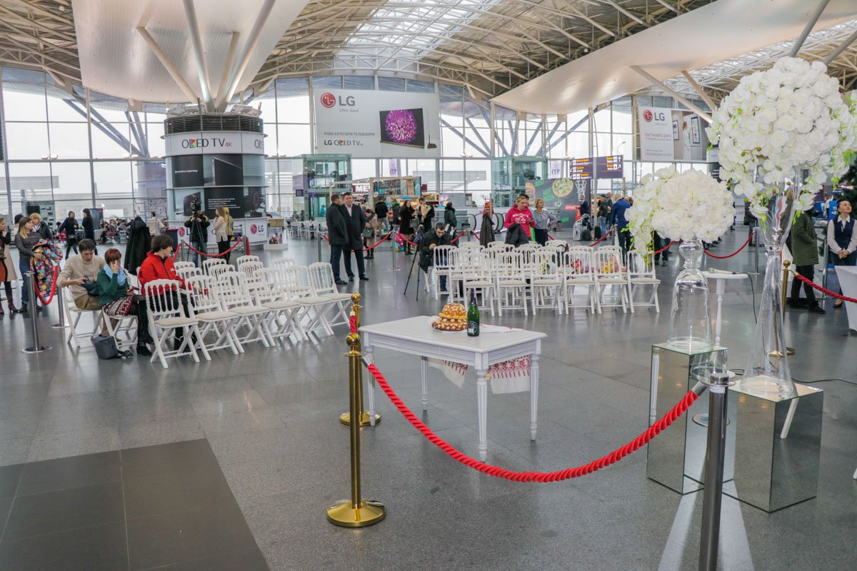 Жениться в аэропорту теперь могут все Жениться в аэропорту теперь могут все