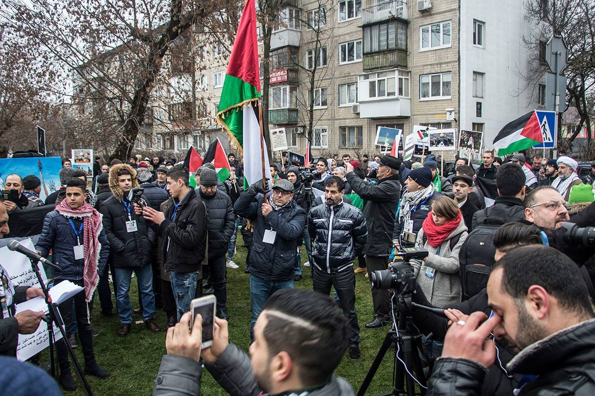 Палестинцы протестовали против американского президента Палестинцы протестовали против американского президента
