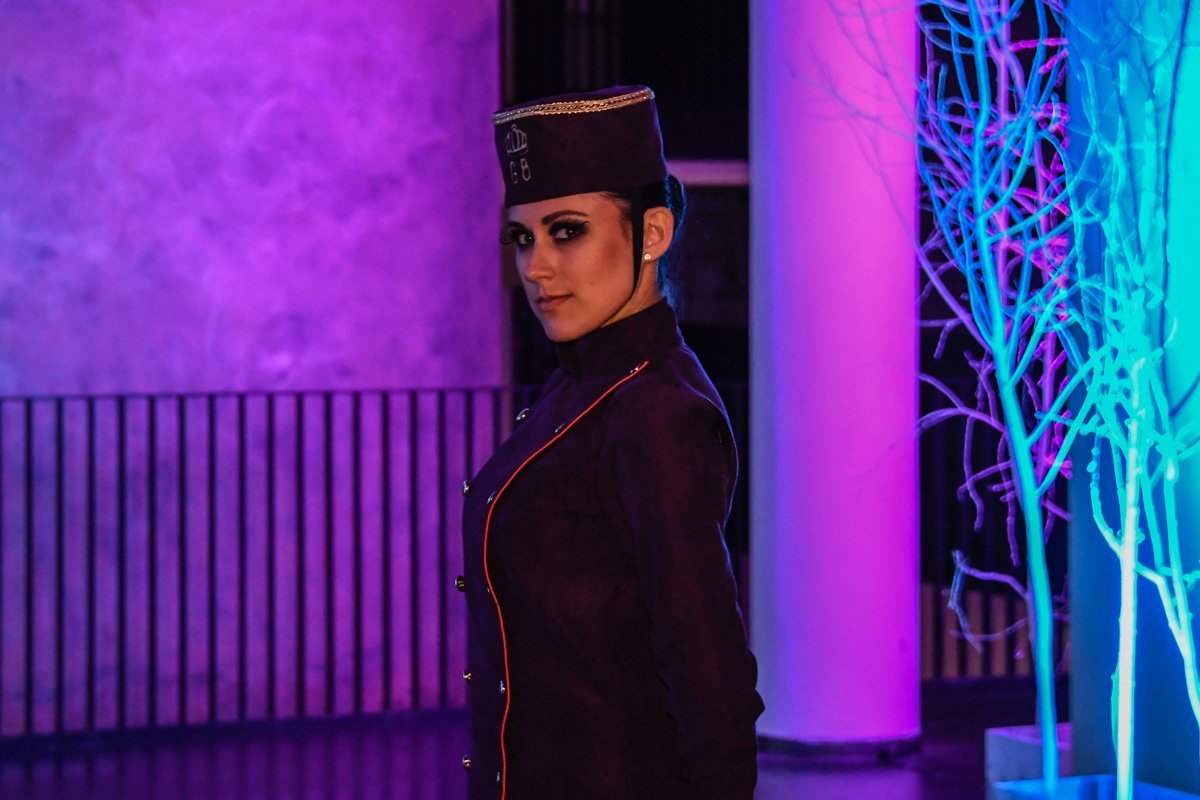 Персонал соответствовал тематике шоу