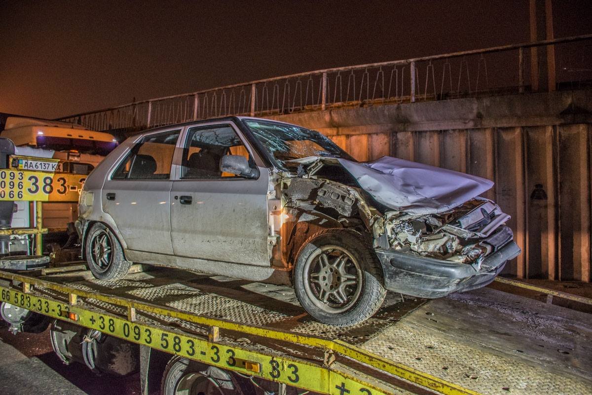 Легковушка своим ходом ехать не смогла Легковушка своим ходом ехать не смогла