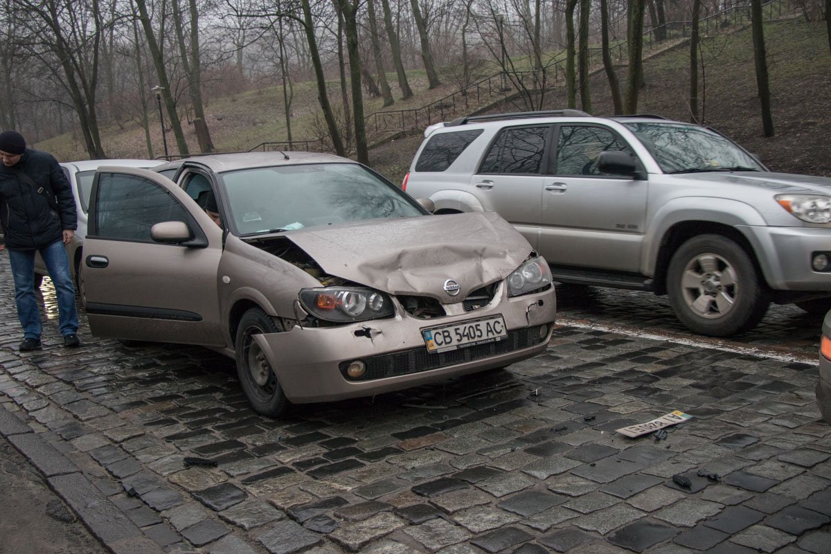 В центре столицы в ДТП попали три автомобиля
