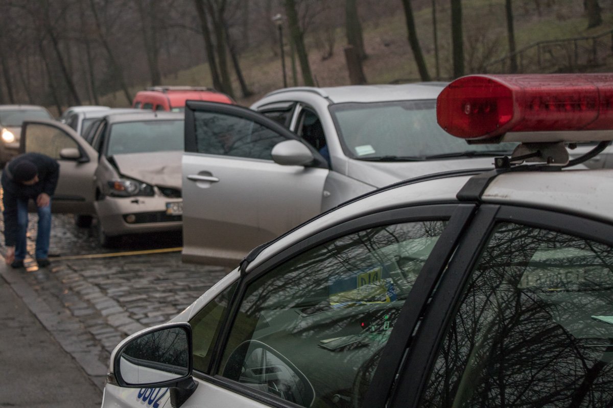 Сотрудники полиции считают, что авария произошла из-за невнимательности водителей 
