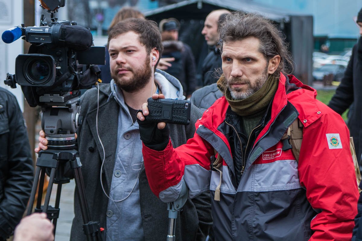 Шоумен пообещал приковать себя к батарее в кабинете министра юстиции Петренко Шоумен пообещал приковать себя к батарее в кабинете министра юстиции Петренко