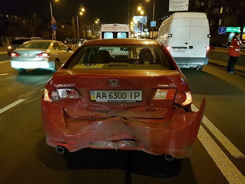 По предположению правоохранителей, ДТП случились из-за невнимательности водителей По предположению правоохранителей, ДТП случились из-за невнимательности водителей