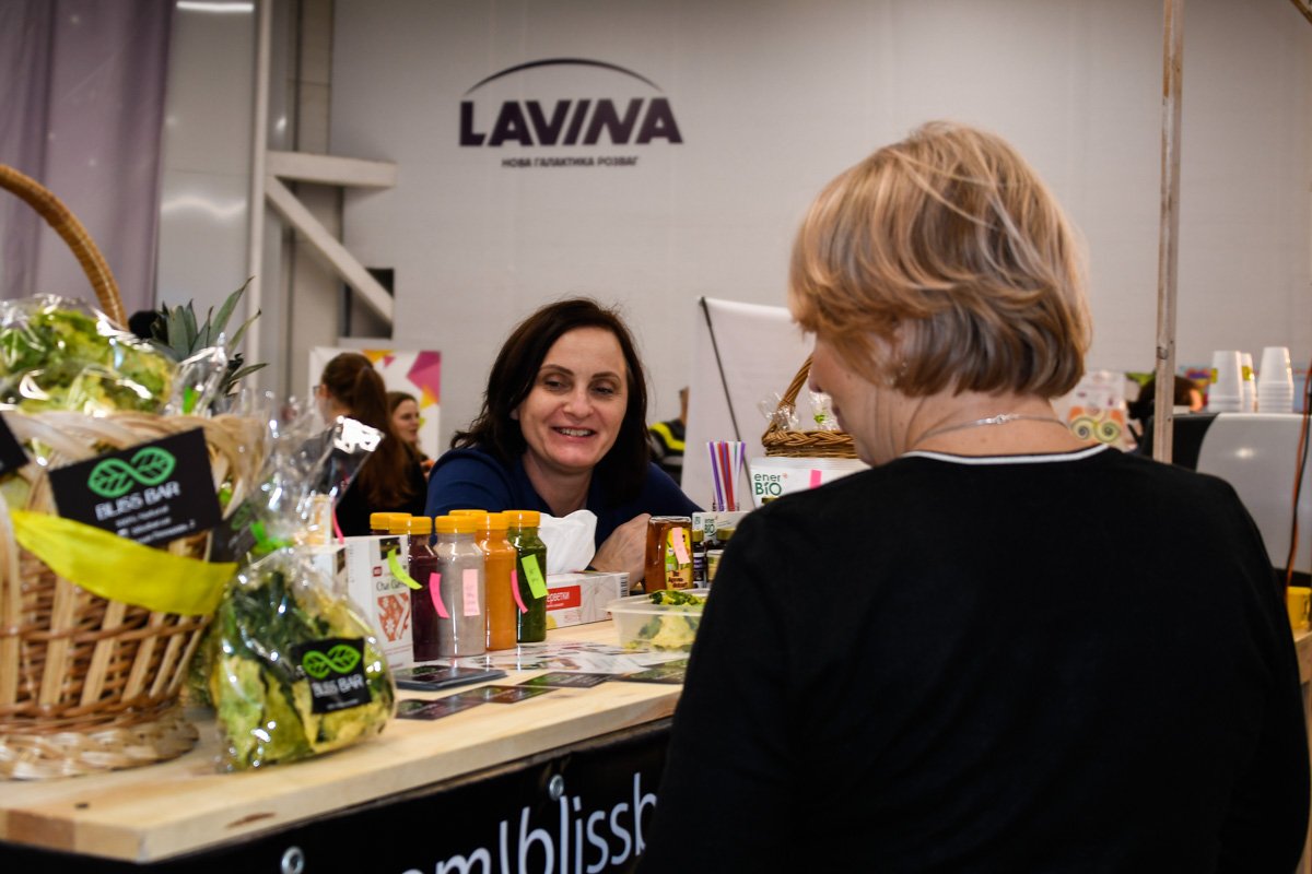 Продавцы предлагали соки и фруктово-овощные смеси