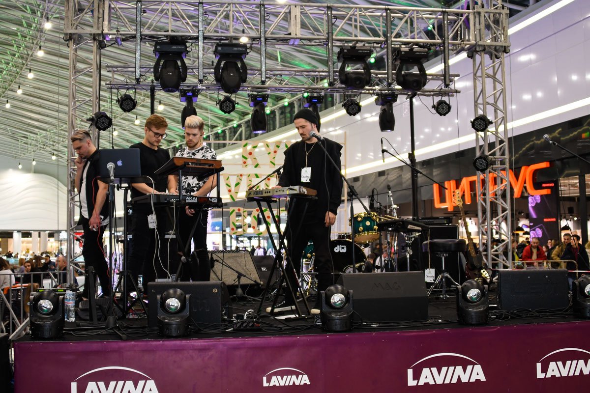 Посетителей развлекали музыкальные группы