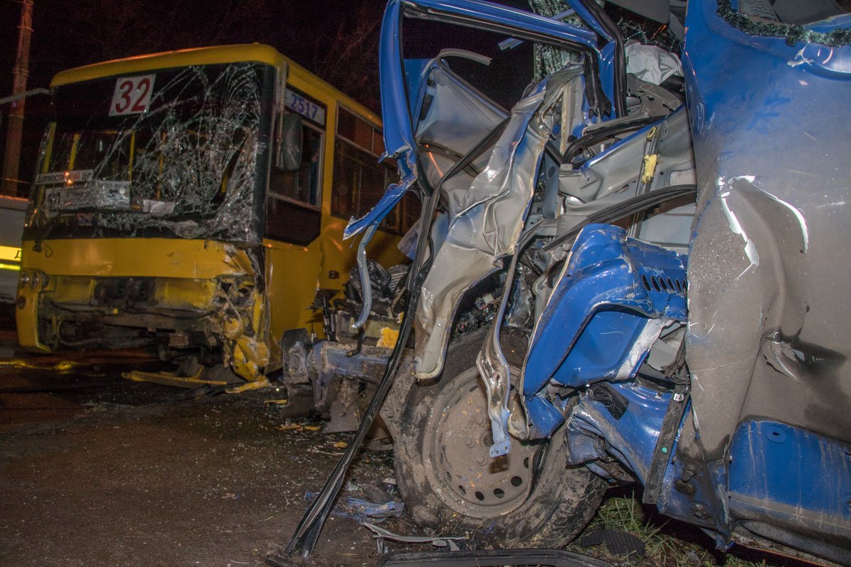 Маршрутка не пропустила микроавтобус Маршрутка не пропустила микроавтобус