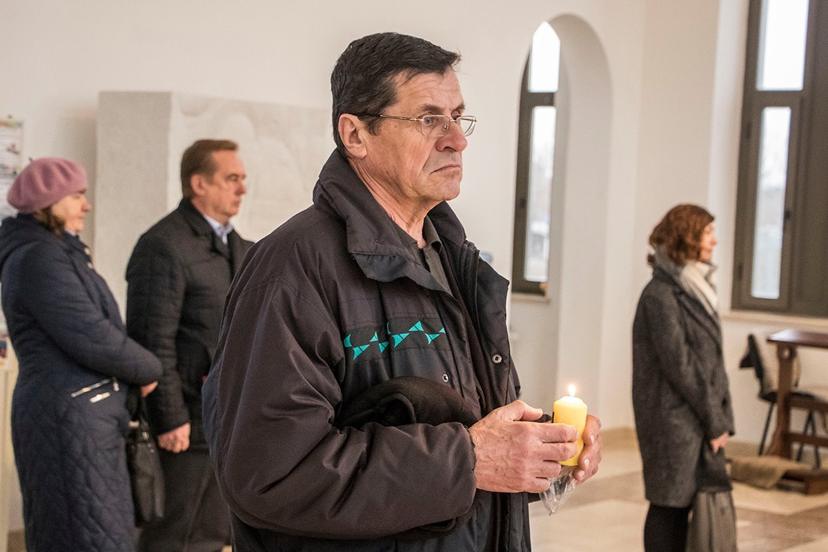 Процедура передачи огня проходила в католическом соборе Процедура передачи огня проходила в католическом соборе