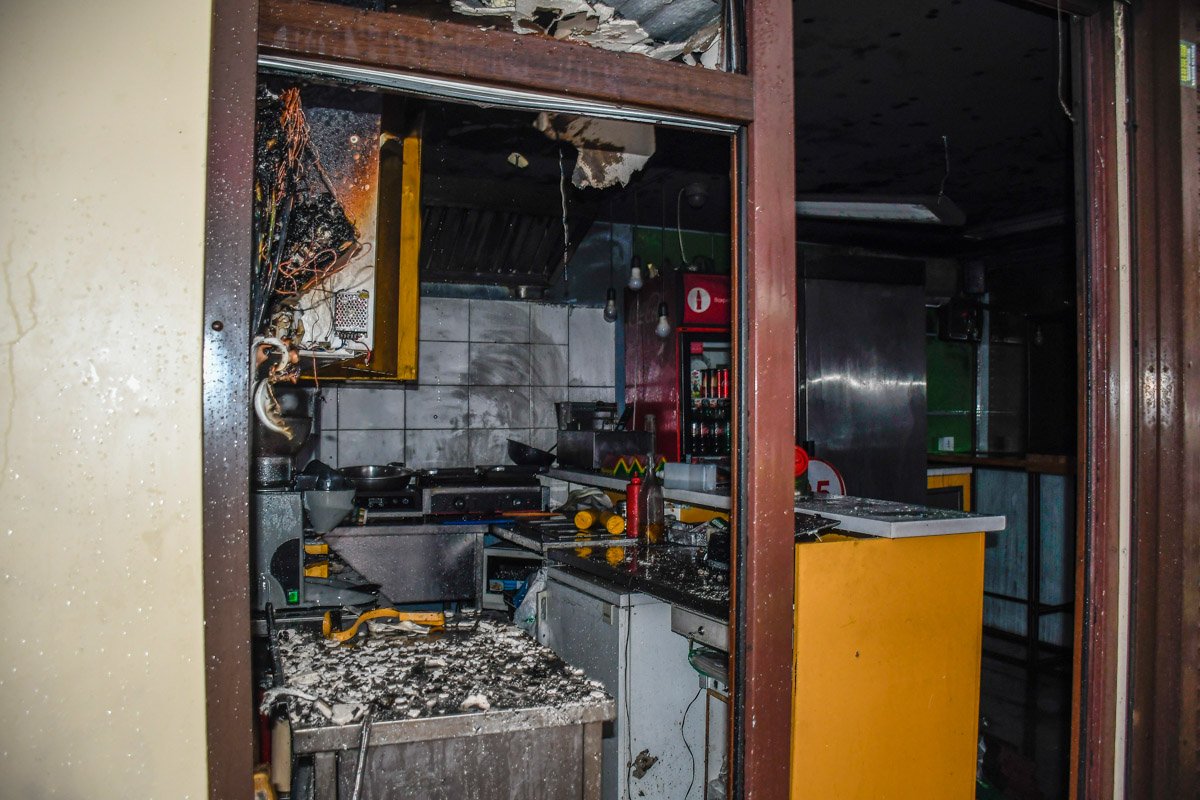 От огня сильно пострадало кухонное оборудование От огня сильно пострадало кухонное оборудование