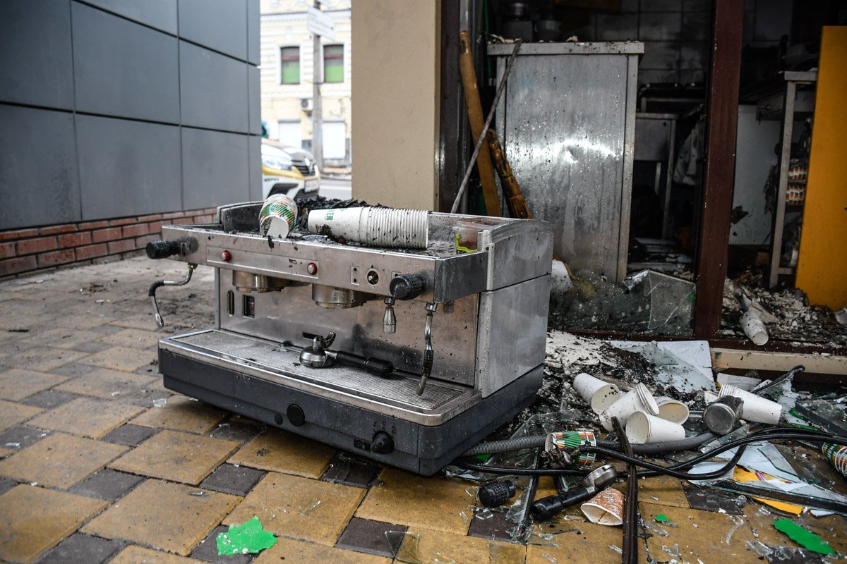 От пожара пострадала и кофемашина МАФа От пожара пострадала и кофемашина МАФа