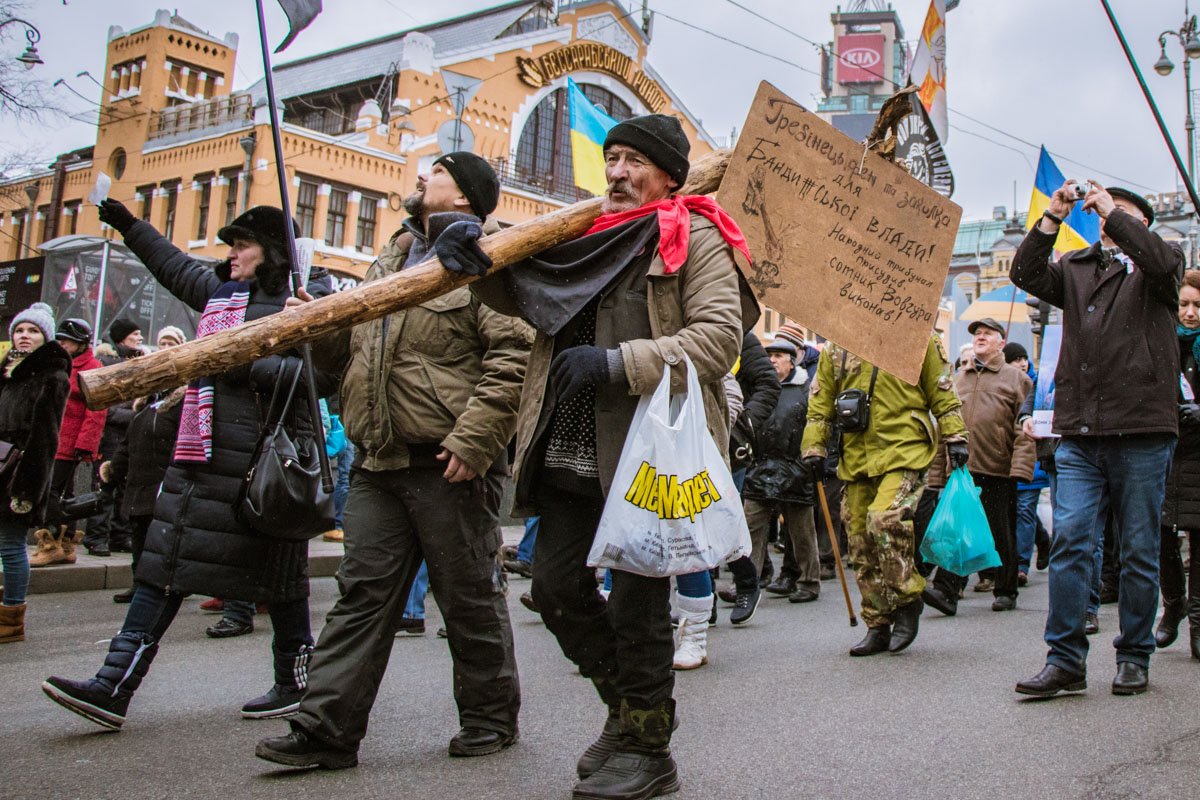 Многие пришли на митинг с реквизитом Многие пришли на митинг с реквизитом