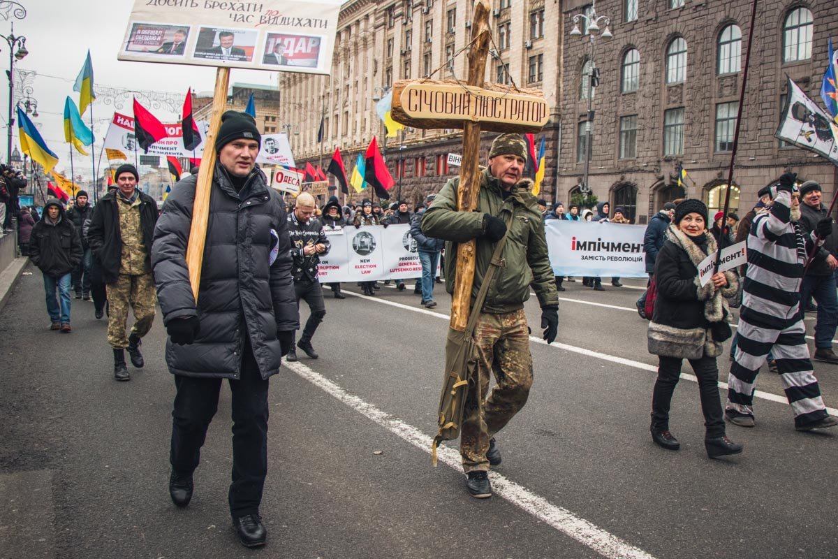 Митингующие подготовились к шествию Митингующие подготовились к шествию