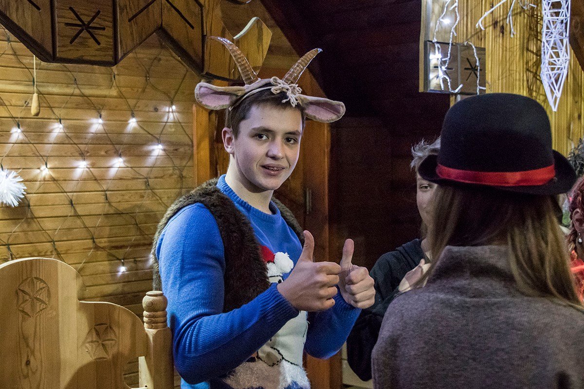 Кому-то досталась роль играть козу