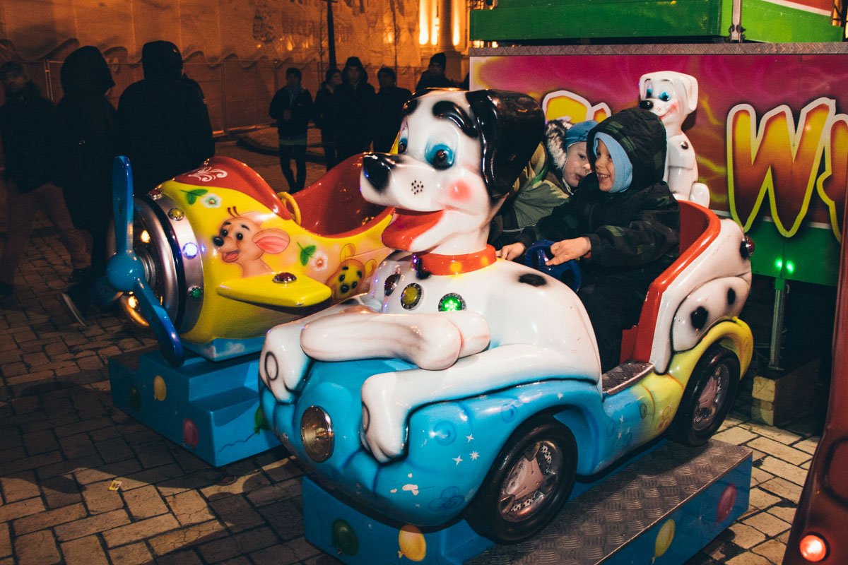 Рядом с парком есть развлечения для детей