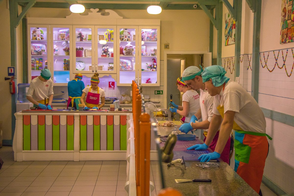 К Новому году и Рождеству работа кипит К Новому году и Рождеству работа кипит