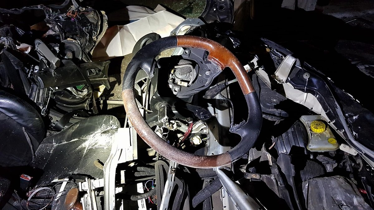 Машина получила сильные механические повреждения Машина получила сильные механические повреждения