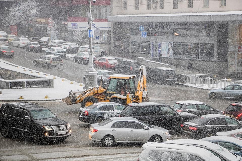 В понедельник, 18 декабря, в Киеве бушует снежная буря