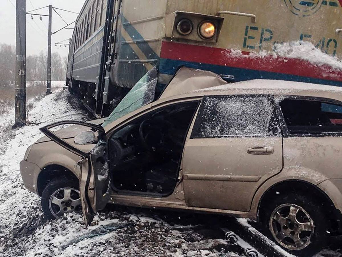 Водителя легковушки госпитализировали в тяжелом состоянии 