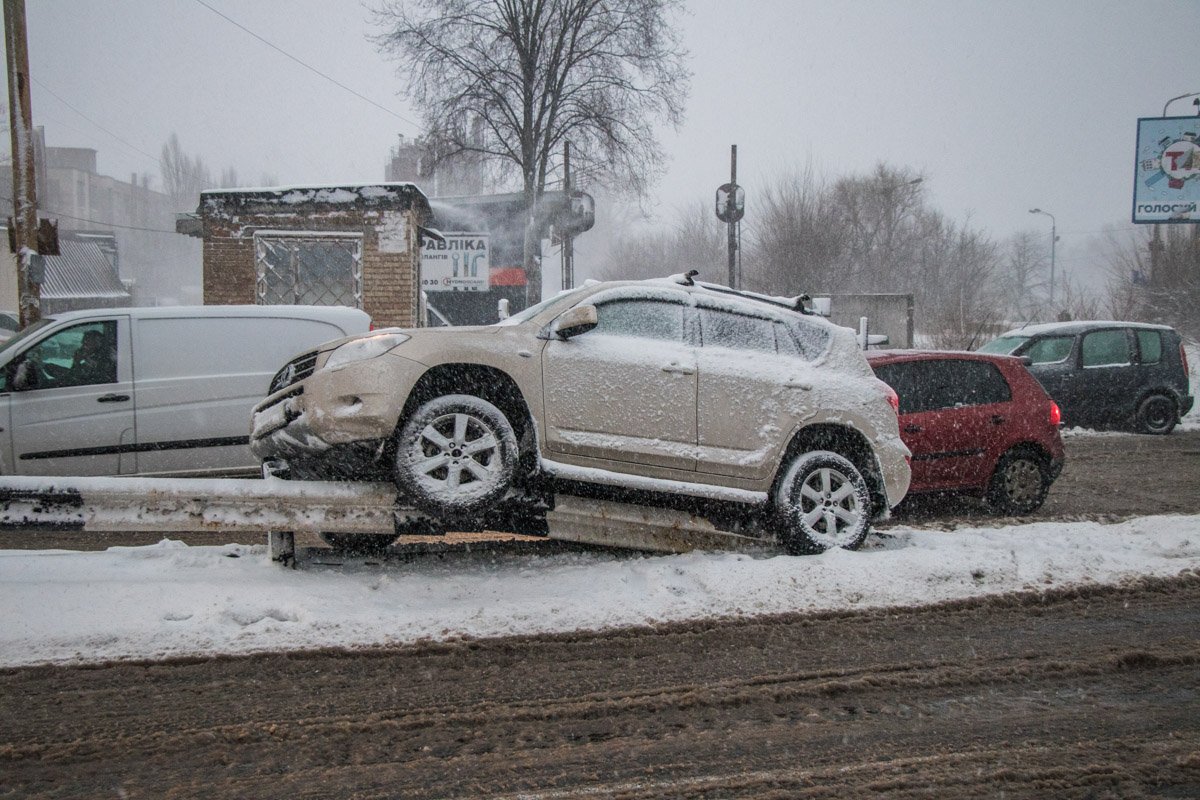 Машина простояла в таком положении несколько часов Машина простояла в таком положении несколько часов