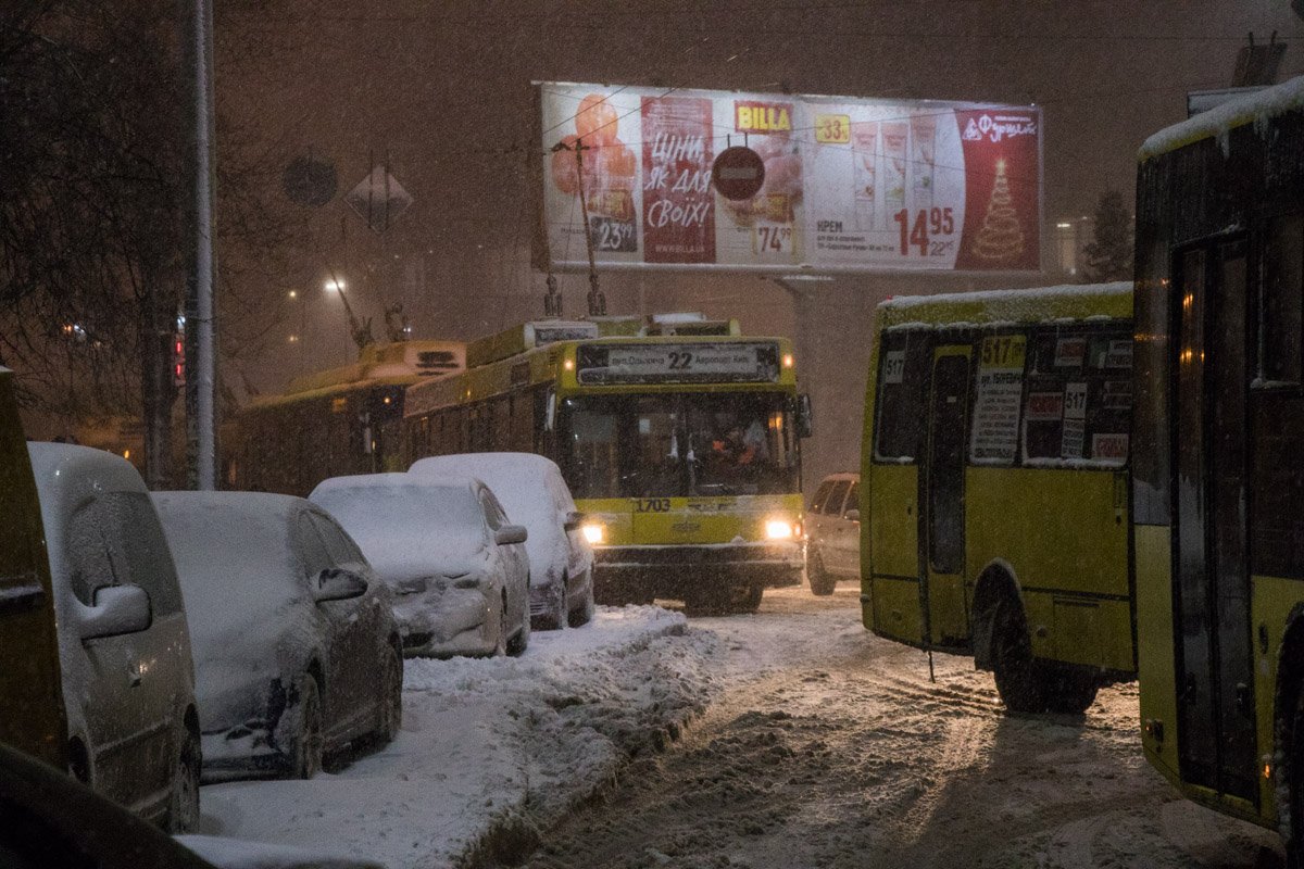 Пассажирам пришлось пересаживаться на другой транспорт
