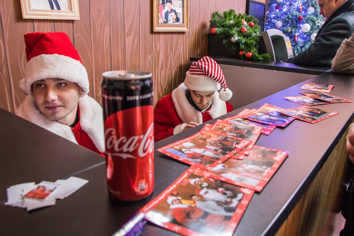 Симпатичные эльфы покоряли сердца детишек и их мам