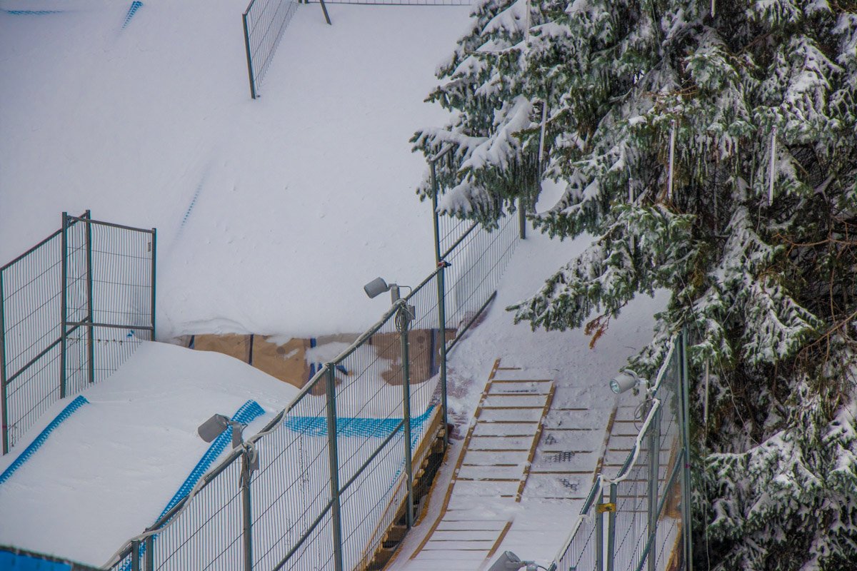 Горки в ожидании посетителей 