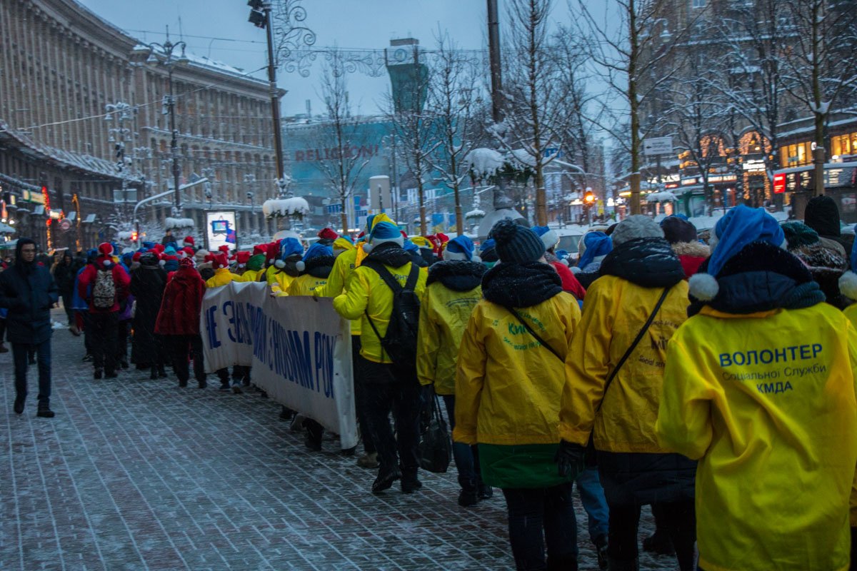 Помощники Святого Николая прошли от Крещатика до Михайловской площади