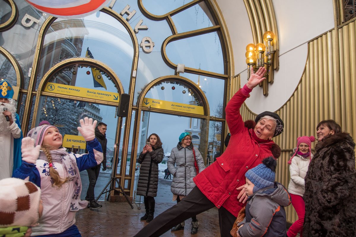 В пляс пустились даже взрослые 