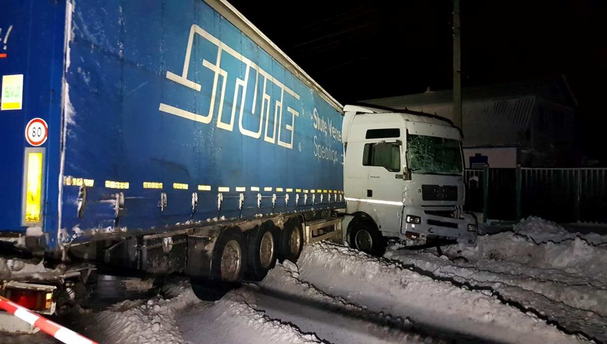 Фура - участник ДТП под Киевом