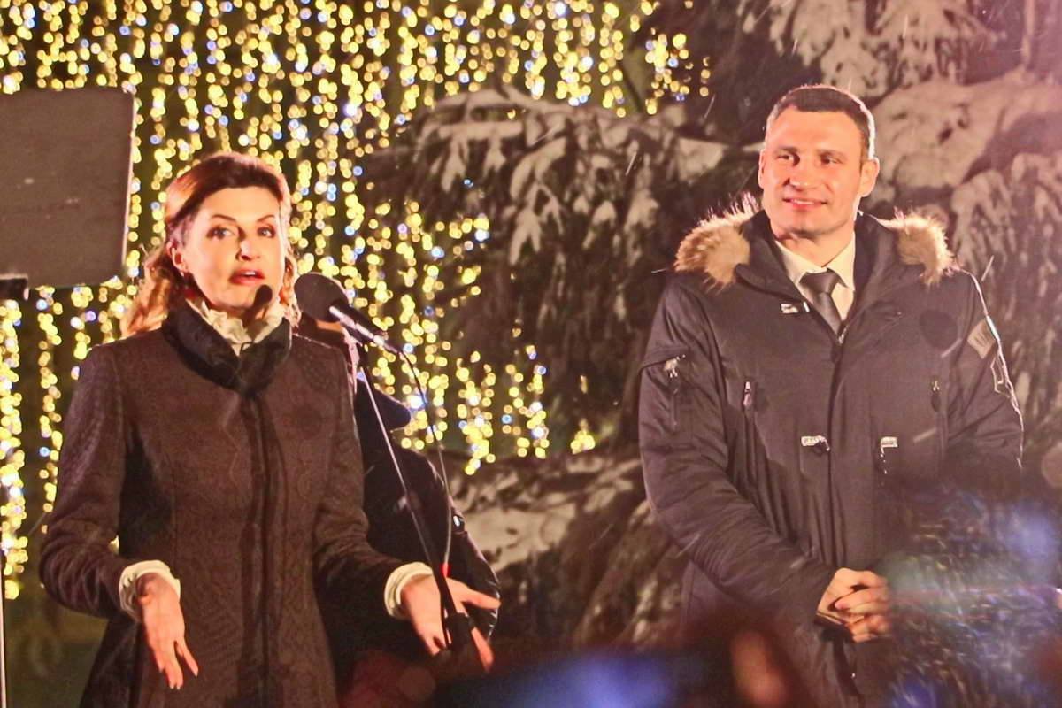 Новогоднюю красавицу открывали Марина Порошенко и Виталий Кличко