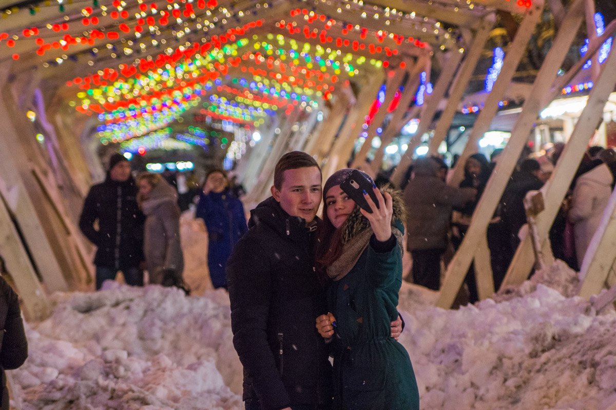 Софийскую и Михайловскую площади соединяет тоннель из гирлянд 