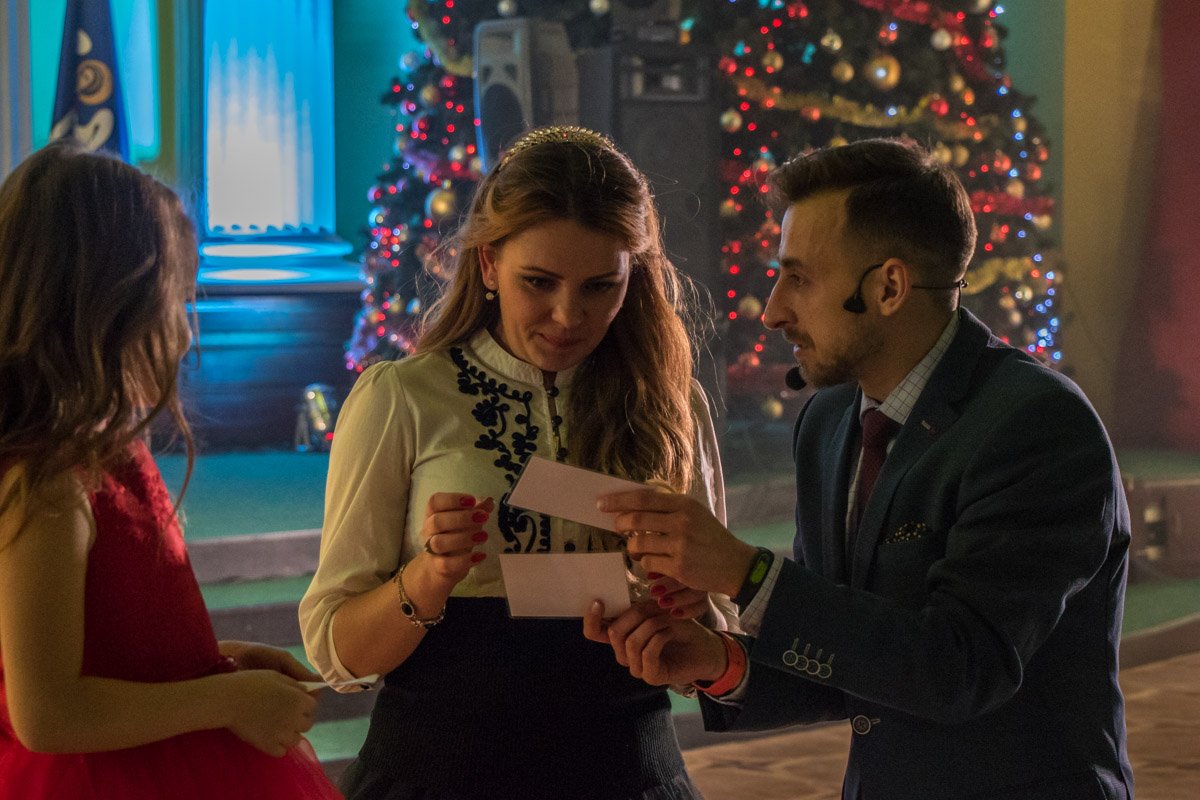 Между участниками аукциона разыграли небольшие призы