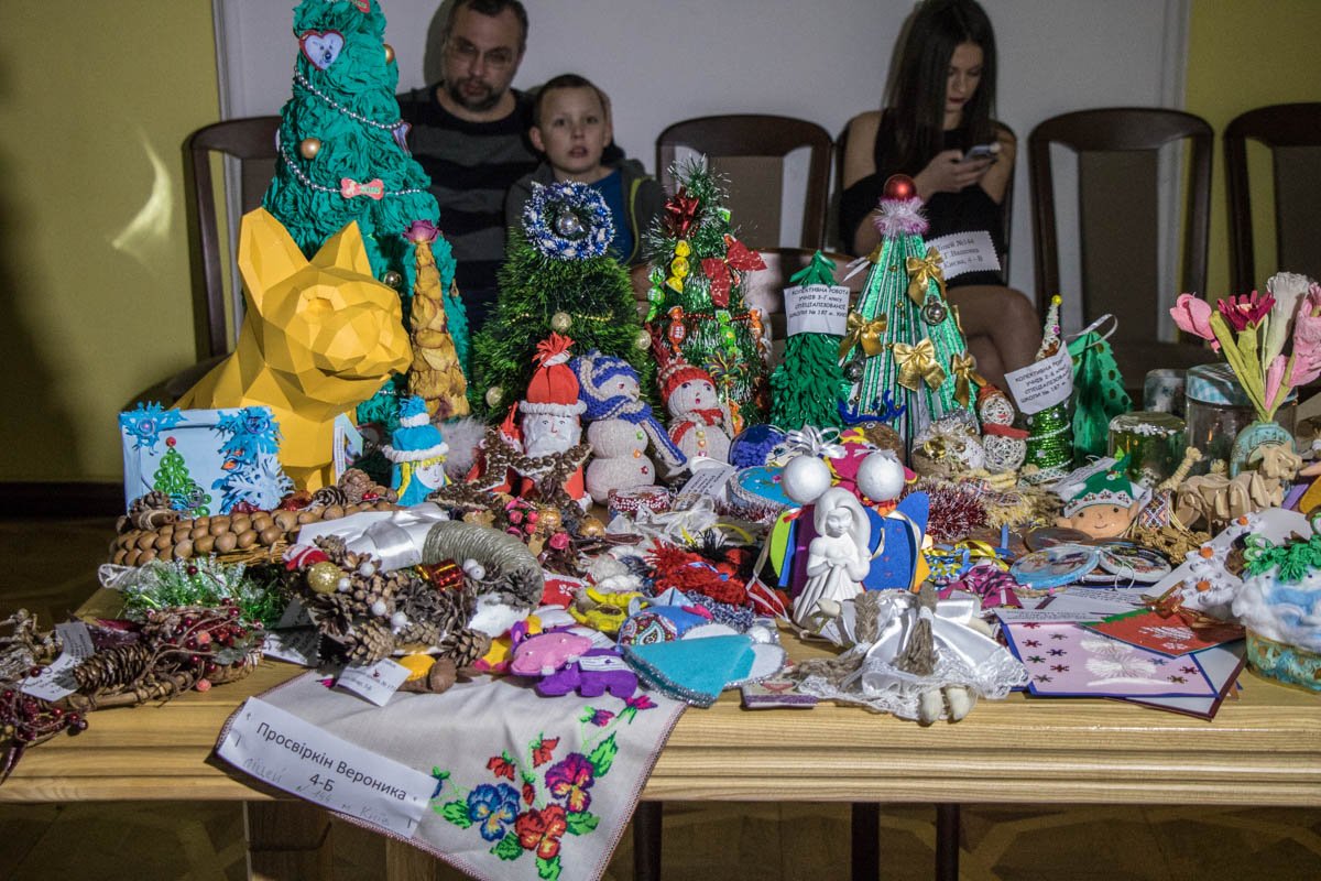 Также во время мероприятия действовала небольшая новогодняя благотворительная ярмарка
